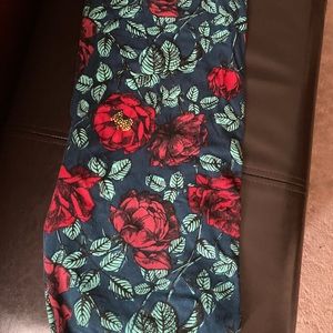 Rare Rose Print Lularoe Leggings TC